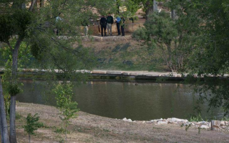 Dead body found in Concho River. (LIVE! Photo/John Basquez)