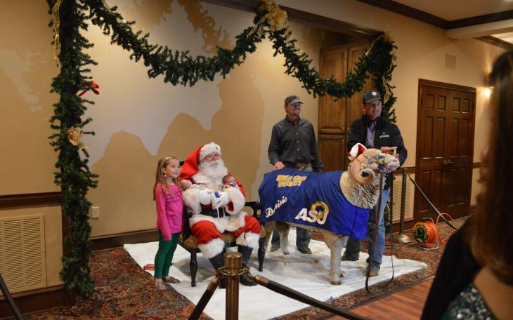 Families took pictures with Santa and Dominic (LIVE! Photo by Lauren Lopez)