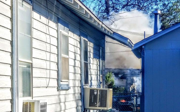 Fire at 611 W 15th St on Nov. 29, 2017. (LIVE! Photo/Sam Fowler)