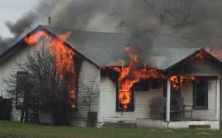 Structure fire at 121 W. 22nd St. (LIVE! contributed photo)