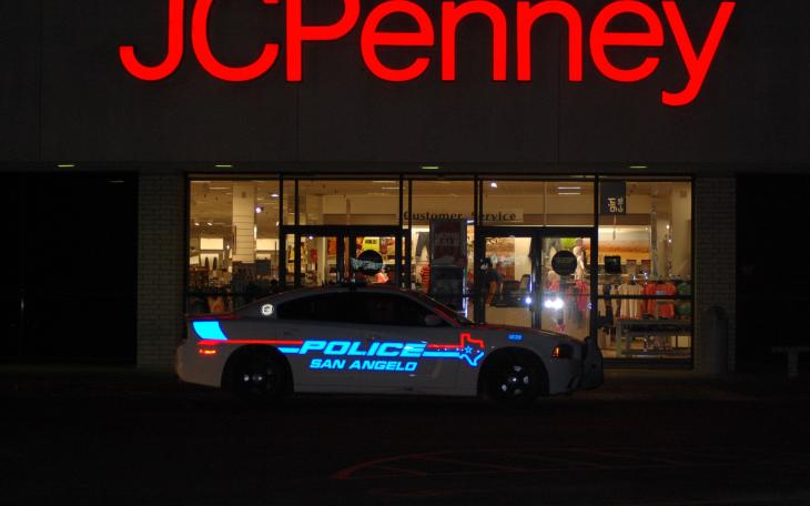 Approximately six units for the San Angelo Police, including Lake Division patrolmen responded to Sunset Mall early this evening, Mar. 19, 2014. (LIVE! Photo/Joe Hyde)