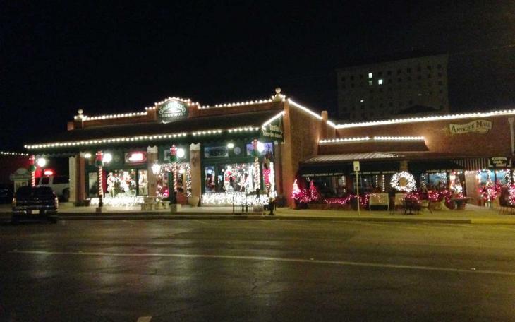 Sassy Fox, 34 E. Concho Ave. in San Angelo at Christmas. (LIVE! Photo/Joe Hyde)