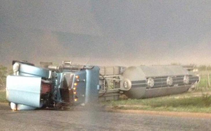 Nick Rollerzonly Bain contributed this photo from North Bell Street. Nick helped the drive escape the cab.