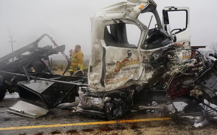 Two Large Trucks Collide Near Sterling City on Dec. 23, 2014. (LIVE! Photo/John Basquez)