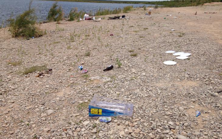 Near the shoreline at Twin Buttes. (LIVE! Photo/Joe Hyde)