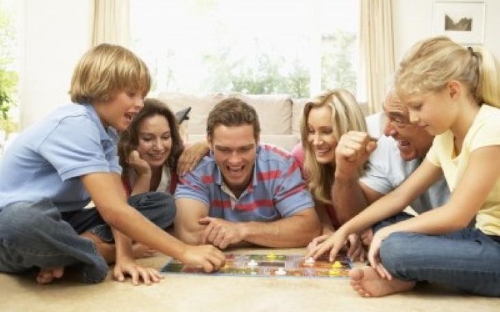 Family time doesn&amp;#039;t have to revolve around stale conversation and the television. (Photo courtesy of vagabundomagazine.com)