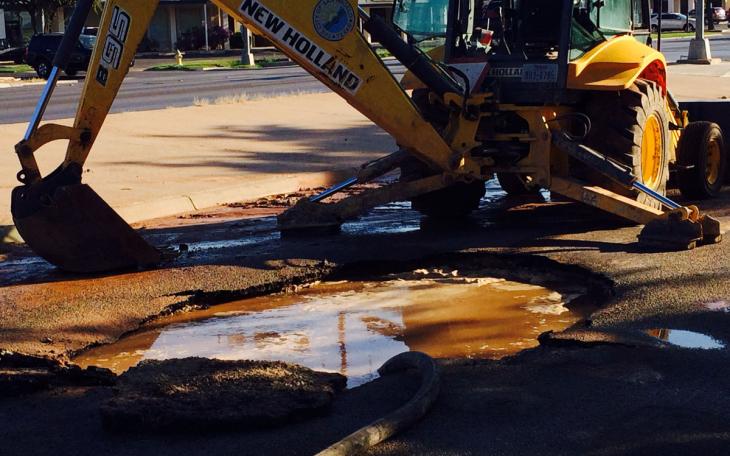 Water crews working at Oxford and Sherwood Way. (LIVE! Photo/John Basquez)