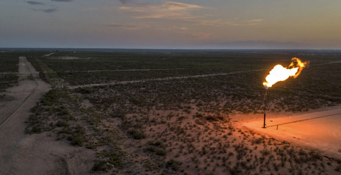 Oilfield Flare (Contributed/bloomberg)