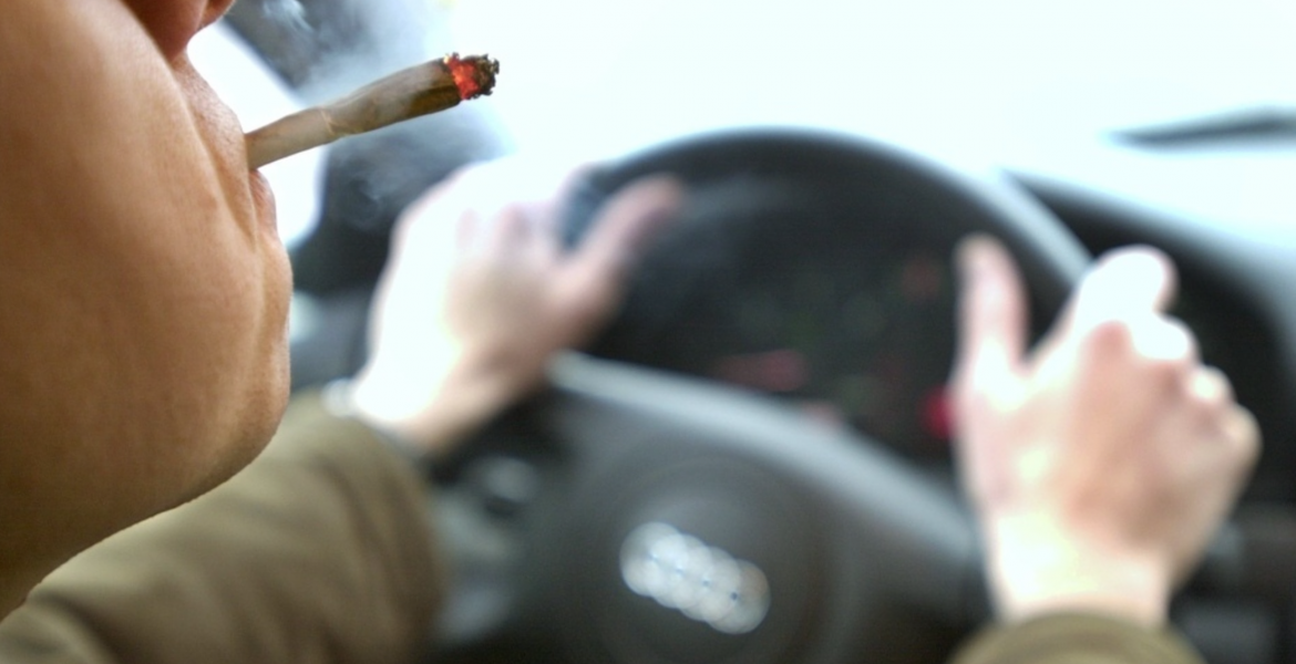 Smoking Marijuana Driving (Courtesy/swissinfo)