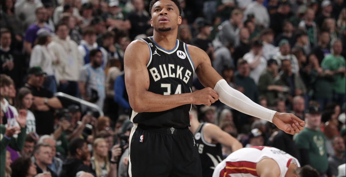 Milwaukee Bucks Giannis Antetokounmpo