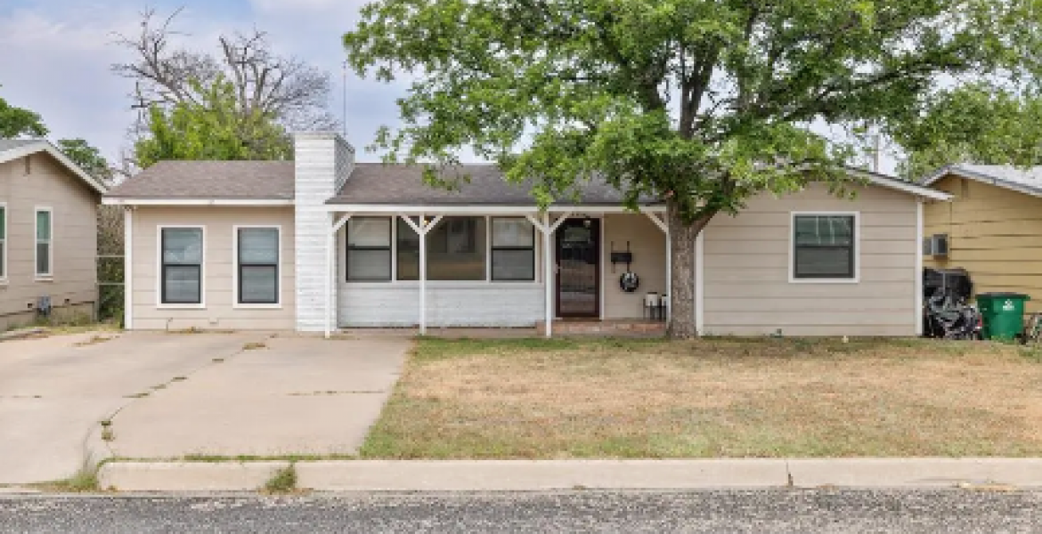 906 N Adams St, San Angelo, TX 76904