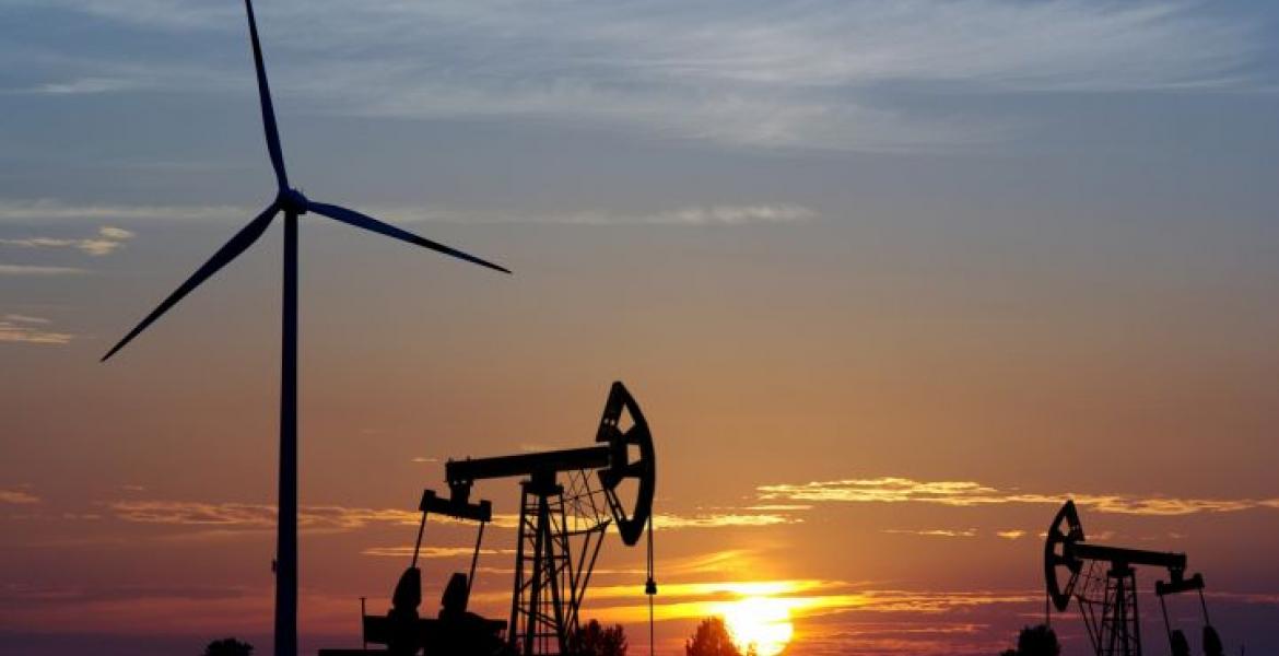 Wind Turbines Pump Jacks Permian Basin (Courtesy/Greentech)