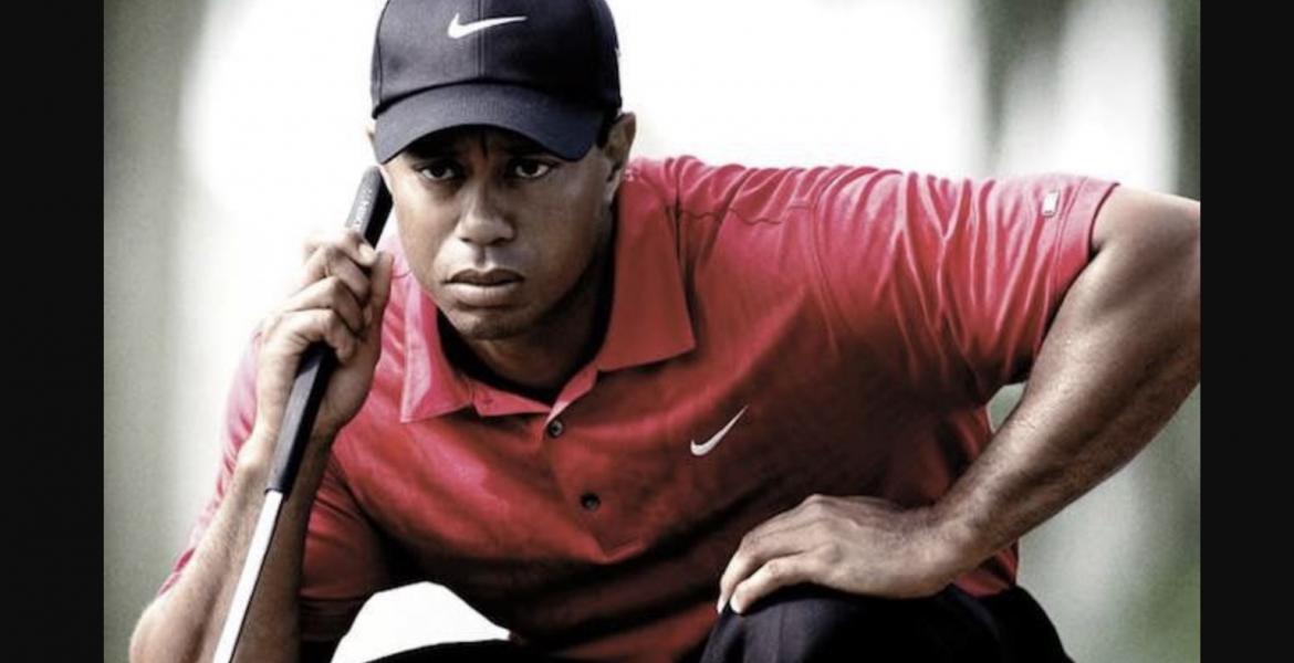 Tiger Woods Reading Green and Decked out in Nike Gear