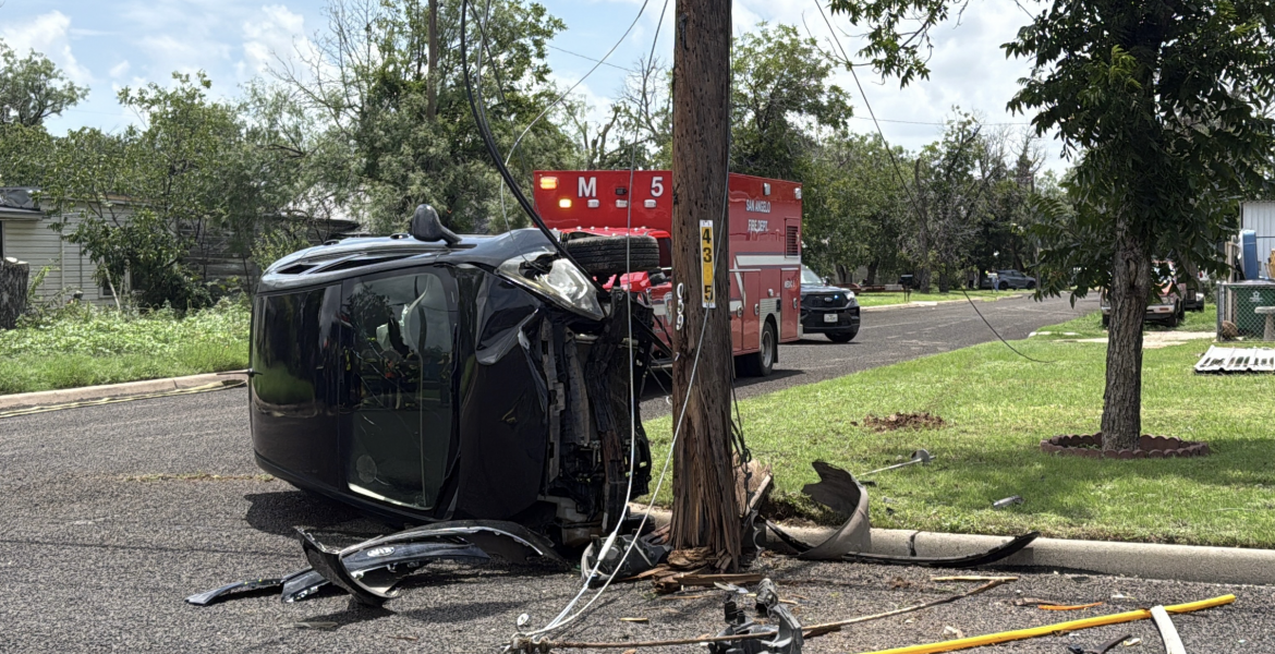 oneus シオン セット crash on us At least 1 seriously hurt as semi-truck, SUV crash shuts