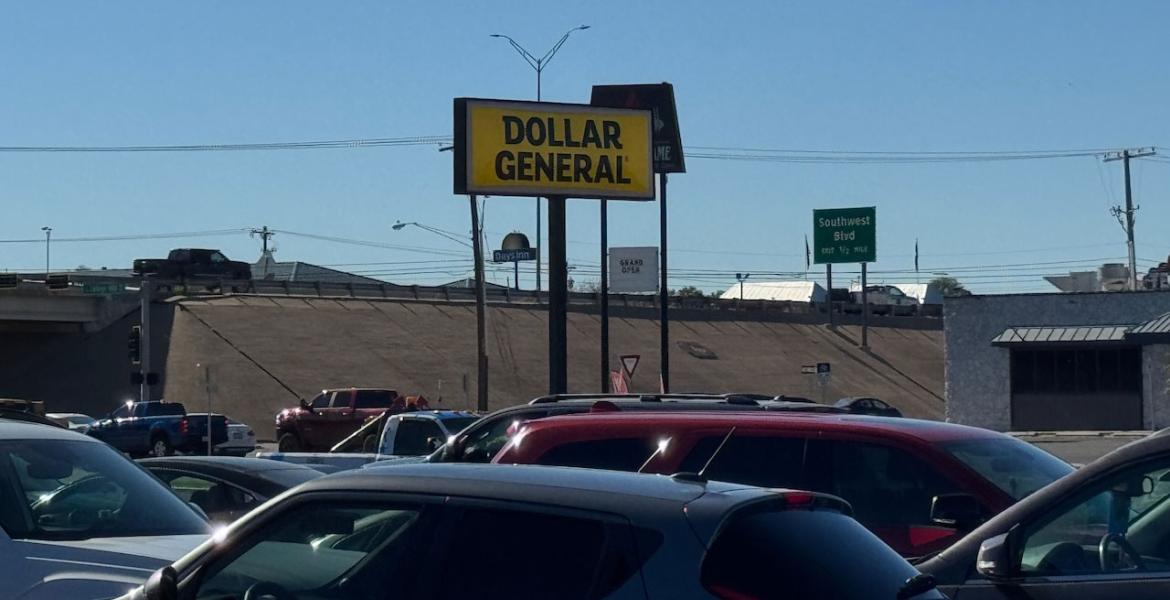The Dollar General sign at 4214 College Hills Blvd in San Angelo, TX.