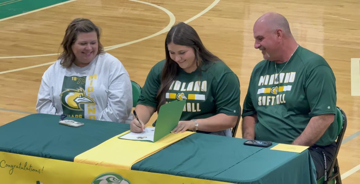 Wall Lady Hawks Madi Williams