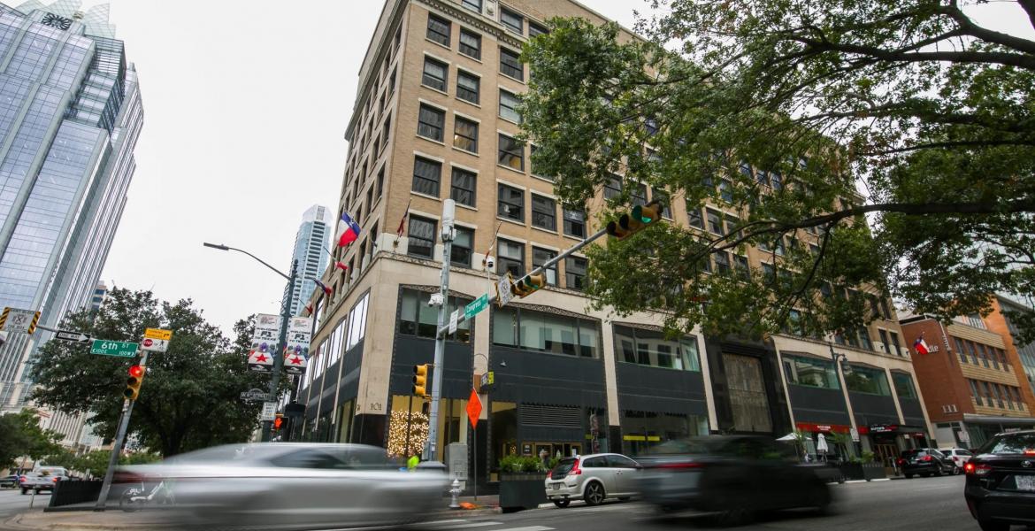 Billionaire Jeff Yass donated $100 million to offer free tuition permanently to students who enroll at the University of Austin