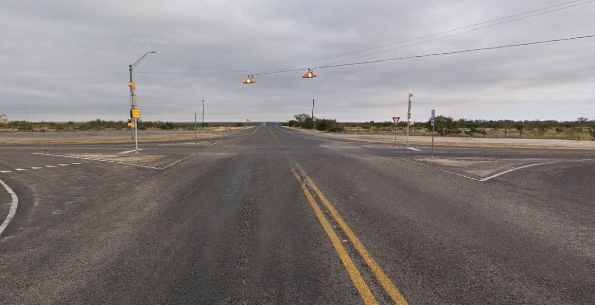 Looking north on TX-163 at the intersection of US-190 in Crockett County, Texas.