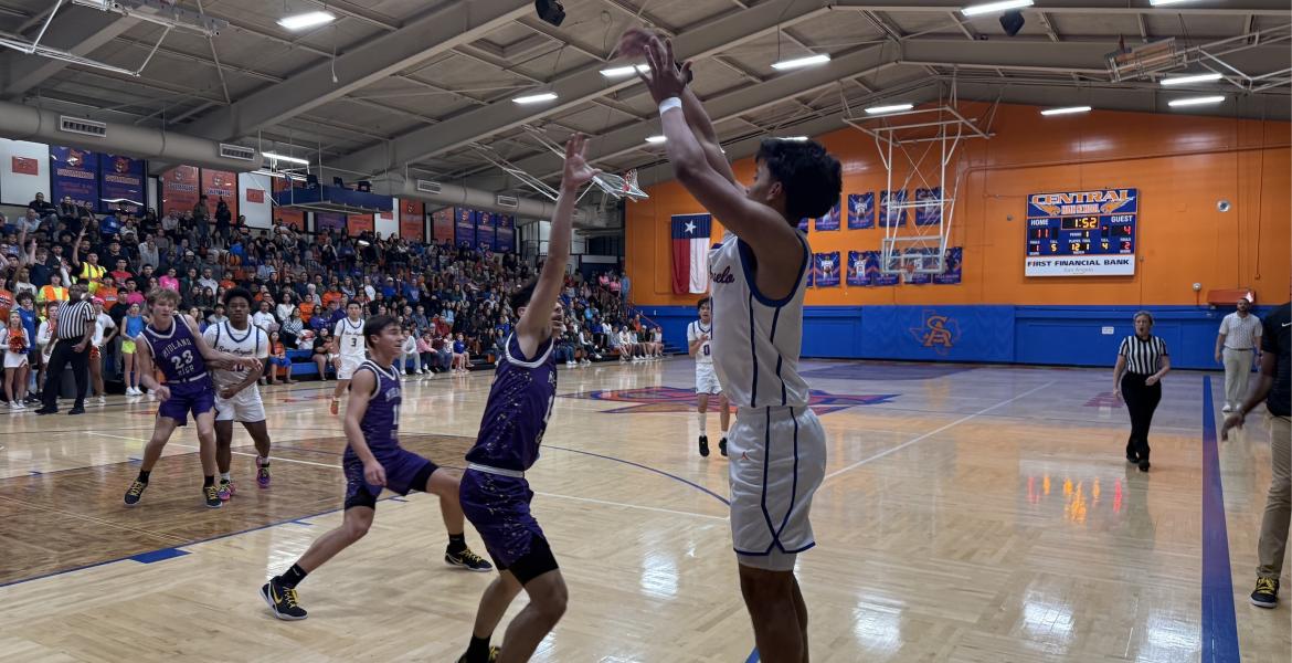 Central Bobcats' Cristian Casillas