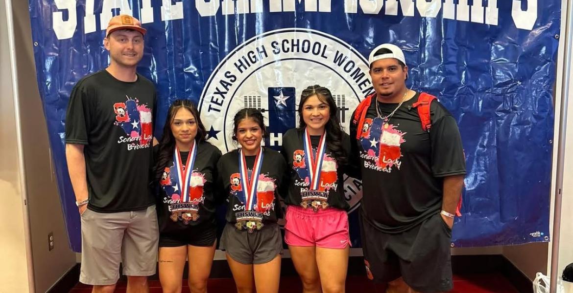 Sonora's Jimena Leija won the title in her weight class at the state powerlifting meet Wednesday, March 18, while Brysa Parada was third and Fernanda Arredondo was fifth.
