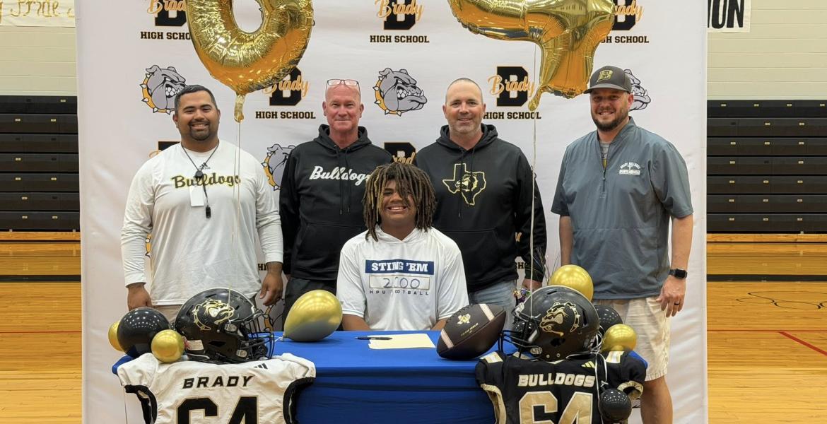 One of the Concho Valley’s top football players, Brady’s DeMarcus Reed, signed Wednesday to play for Howard Payne University.