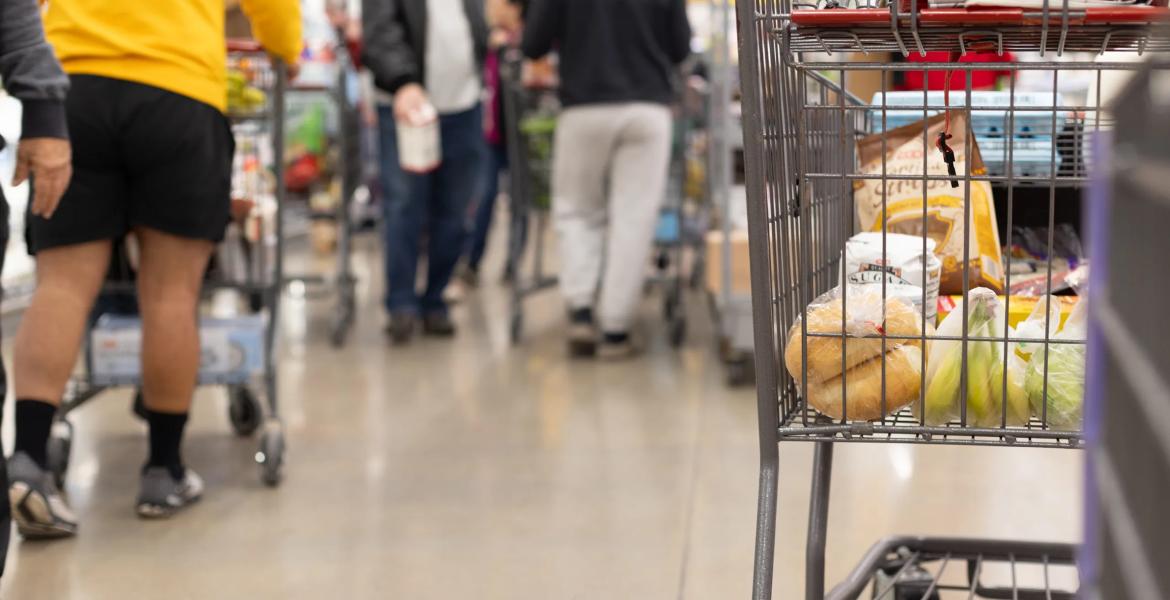 Customers stock up on groceries at an Austin H-E-B on Jan. 13, 2024.