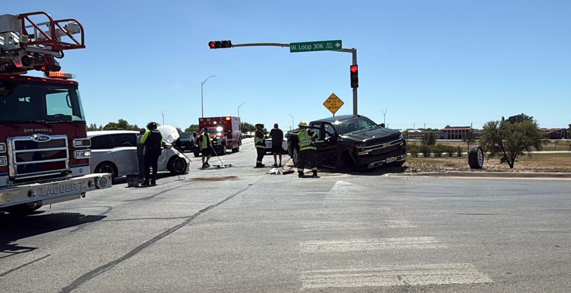 A crash at Knickerbocker Road and Loop 306 on Thursday afternoon has closed down part of the intersection and caused one person to be taken to the hospital.