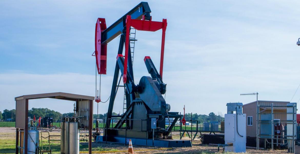 Pump jack, oil rig