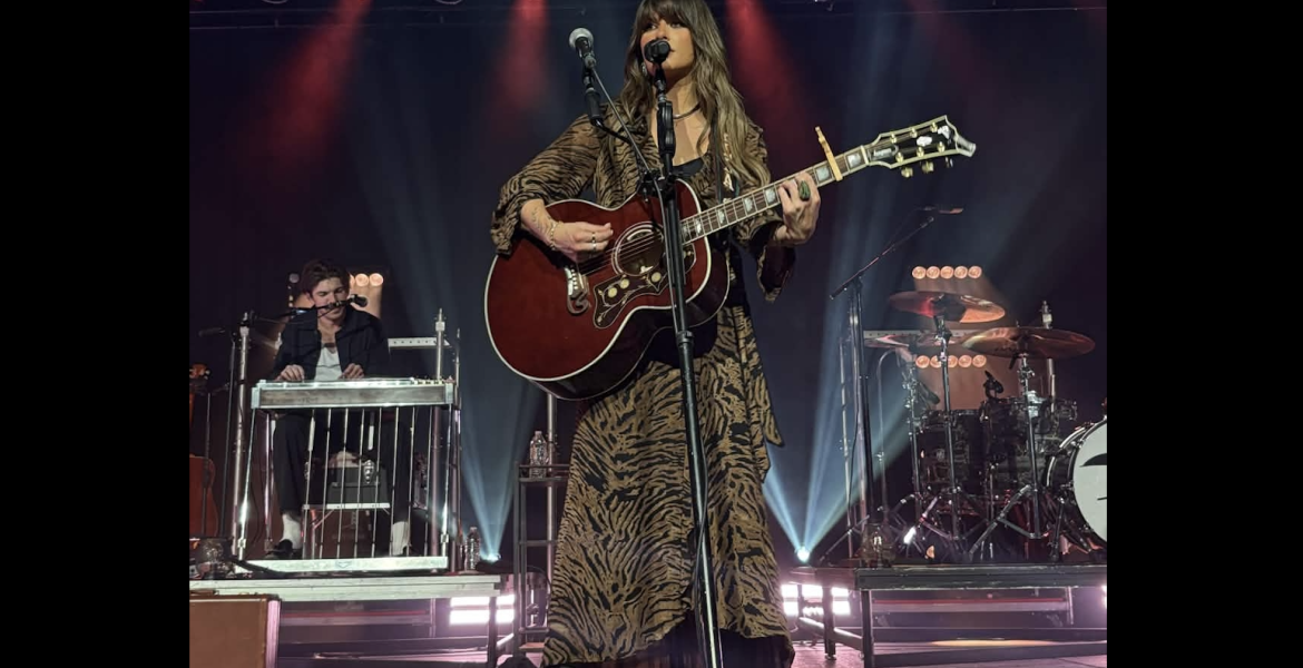 Ella Langley performs in 2025.