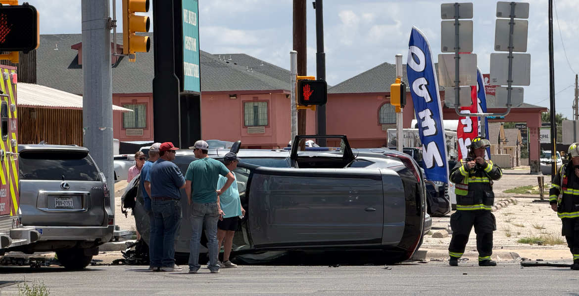 A rollover crash Tuesday afternoon has shut down traffic on North Bryant Boulevard.