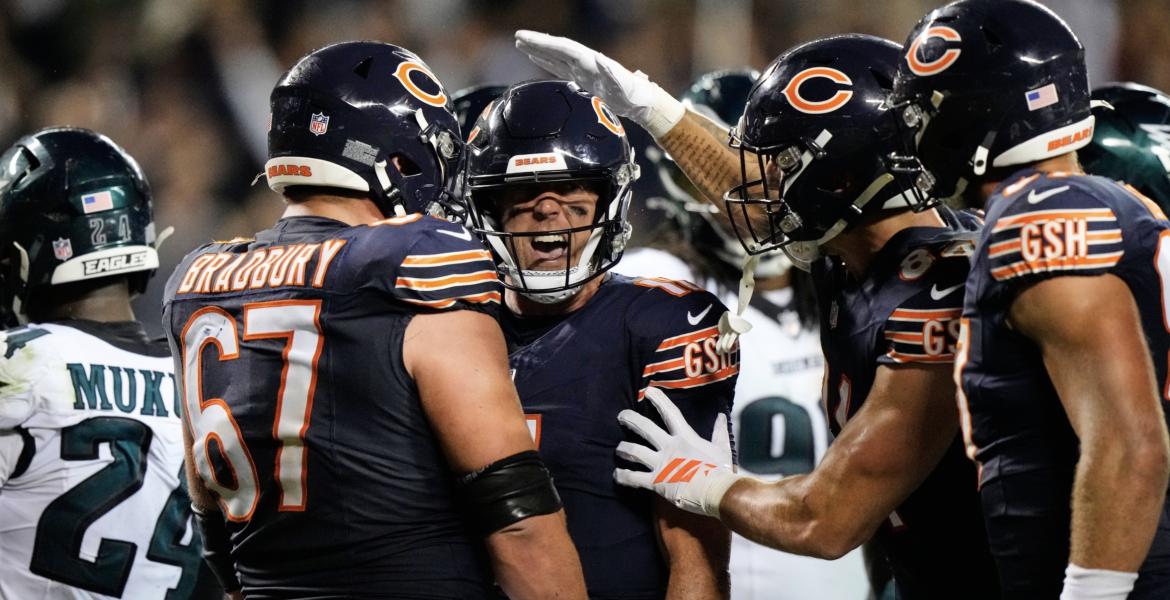 Chicago Bears' Case Keenum and his offensive line against the Eagles 2026