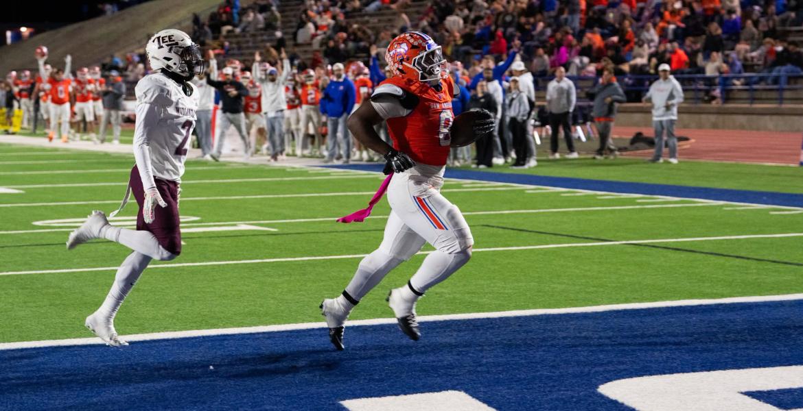 Central running back Zey Johnson runs for a touchdown against Midland Lee on Friday, Oct. 16, 2026.