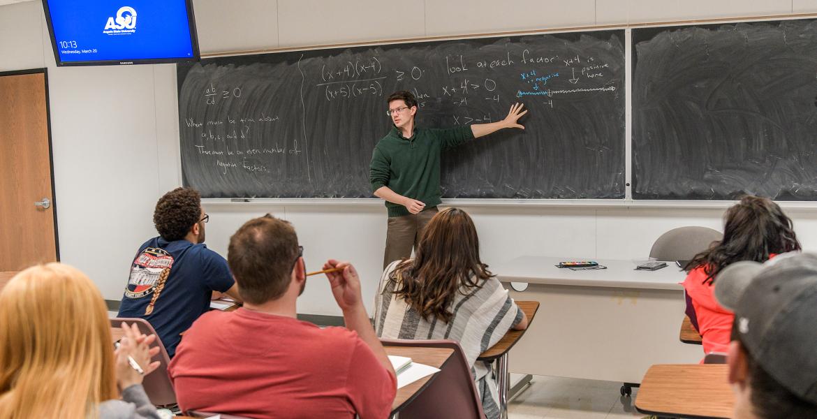 Dr. Simon Pfeil teaching an Angelo State mathematics class