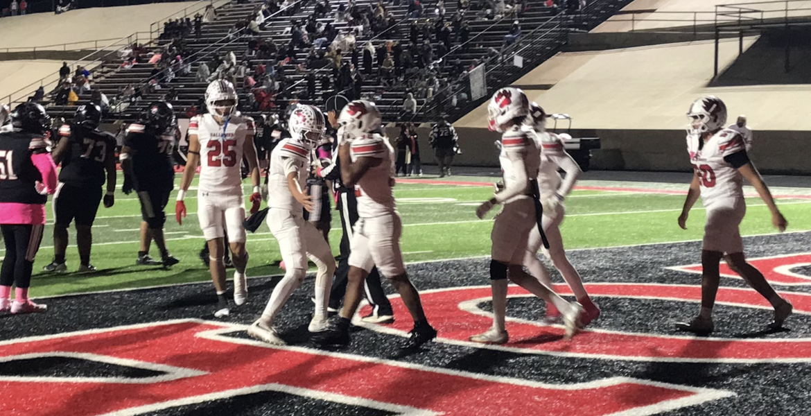 The Ballinger Bearcats celebrate after Malachi Bentley's touchdown against Colorado City (LIVE! Photo: Paul Harris)