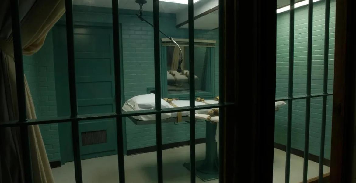 Texas' execution chamber as seen from the witness viewing room at the Texas State Penitentiary in Huntsville.