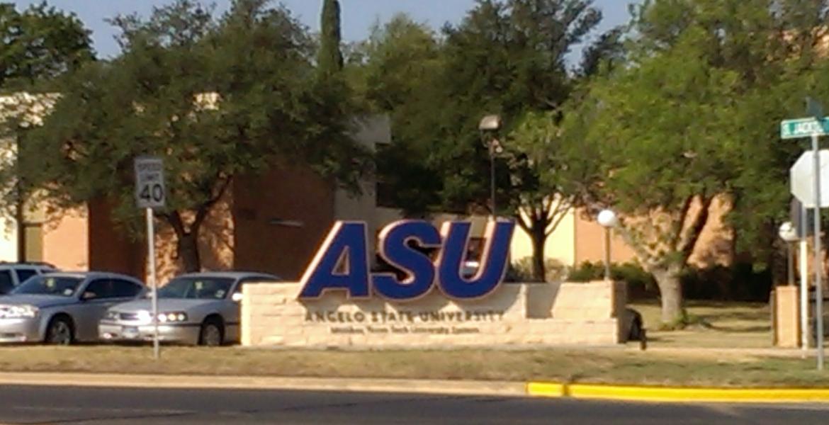 LIVE! Photo by Chelsea Schmid