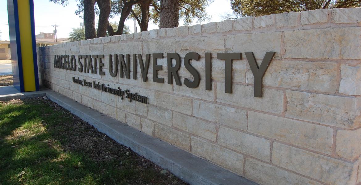 LIVE! Photo by Chelsea Schmid