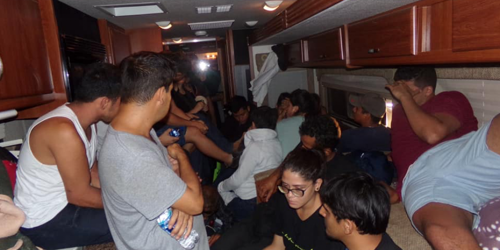 100 Illegal Aliens Rescued from Drug Cartel Coyotes in El Paso - Vimarsana News