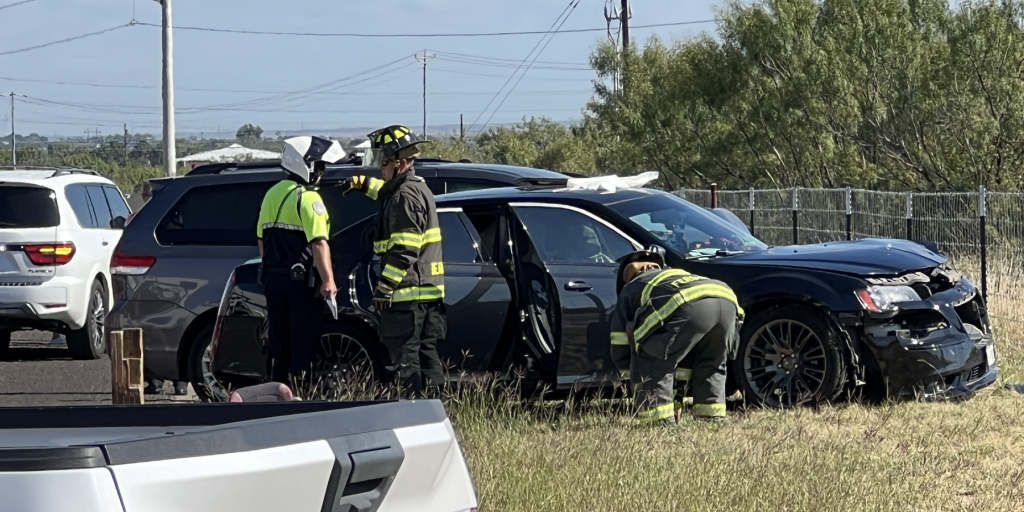 Watch: Driver Extracted From Vehicle In Crash Near Elementary School - Vimarsana News