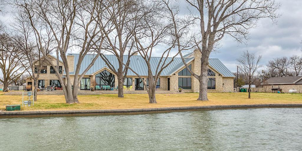 Real Estate: See This Lake Nasworthy Estate - Vimarsana News