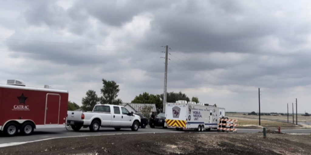Two Men Dead After Trench Collapse in Central Texas - Vimarsana News