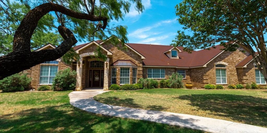 Real Estate: Country Living in the City - Vimarsana News