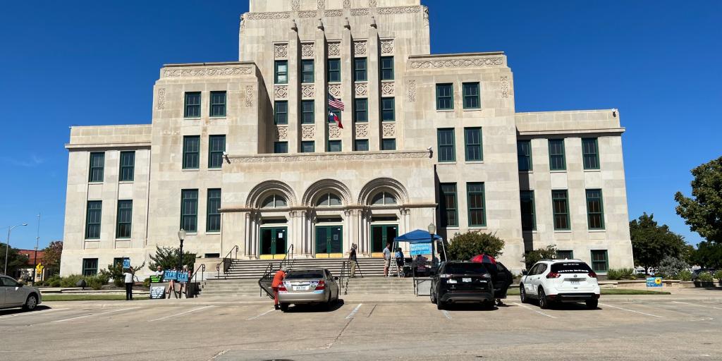 4 Lone San Angelo Democrats Stand on the Steps of City Hall to Protest Sanctuary City Proposition - Vimarsana News