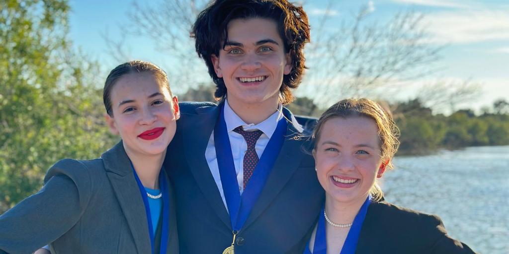 3 San Angelo Central Students Sweep UIL Regional Debate Contest - Vimarsana News