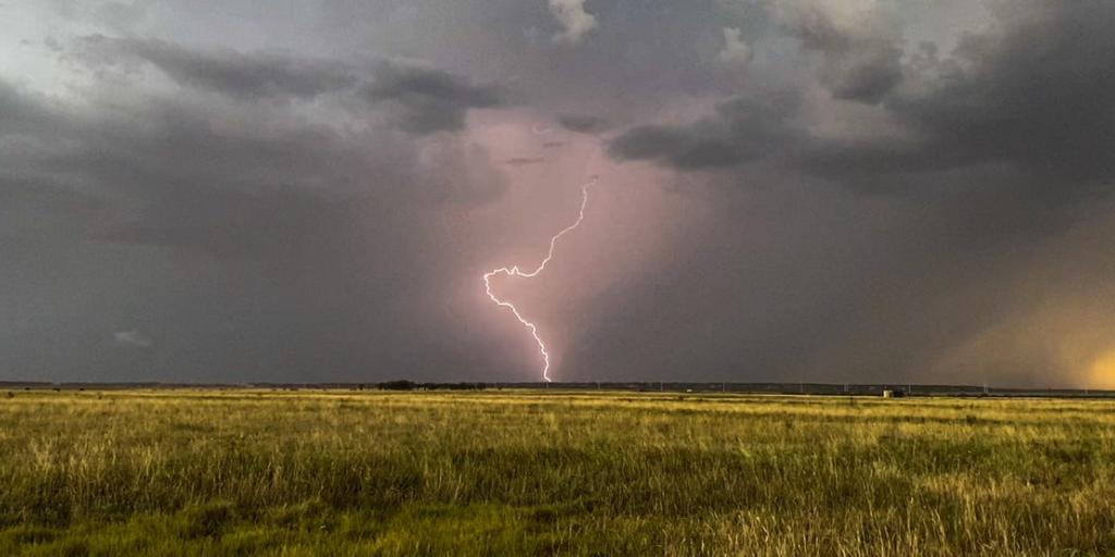 Pacific Cold Front to Bring Strong Thunderstorms Tuesday Night - Vimarsana News